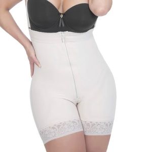 Carolina Sandoval Anika Faja - Medium